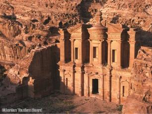 Circuit Jordanie, visite du temple de Khaznah, à Petra