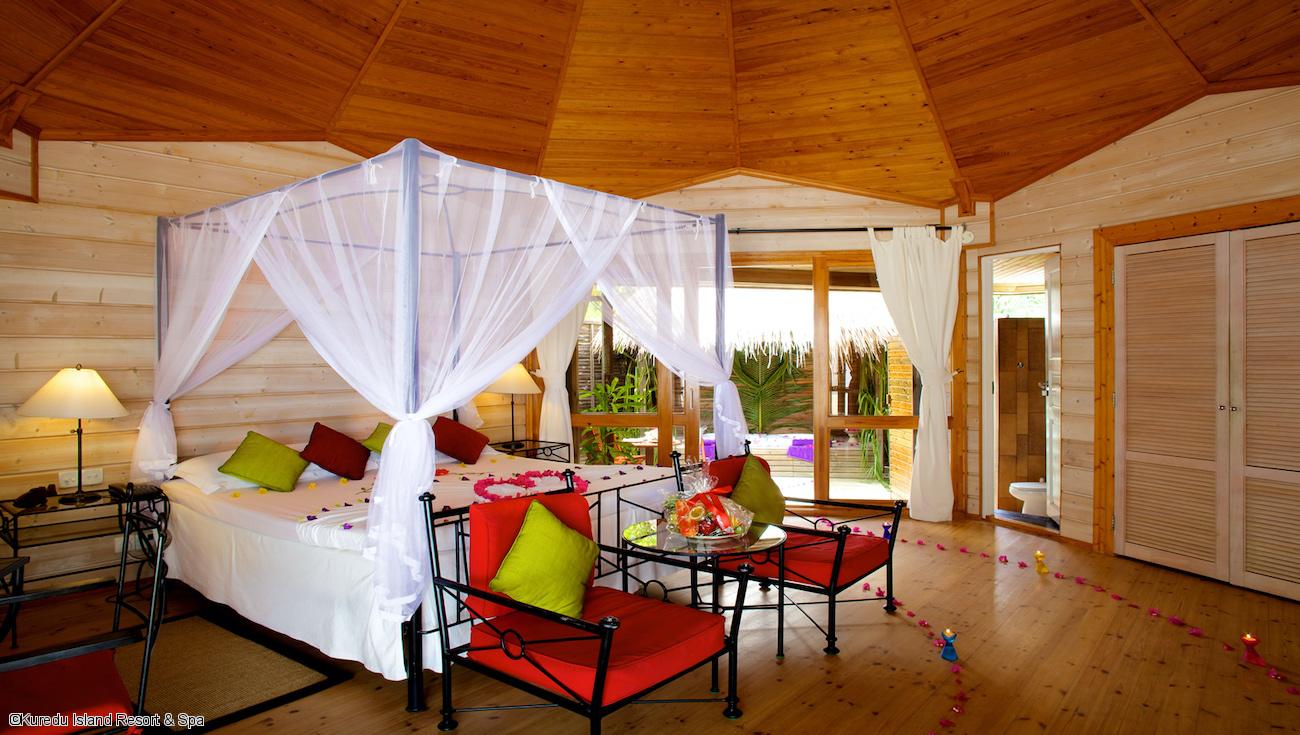 hotel-4-etoiles-kuredu-island-resort-et-spa-maldives-jacuzzi-beach-villas.