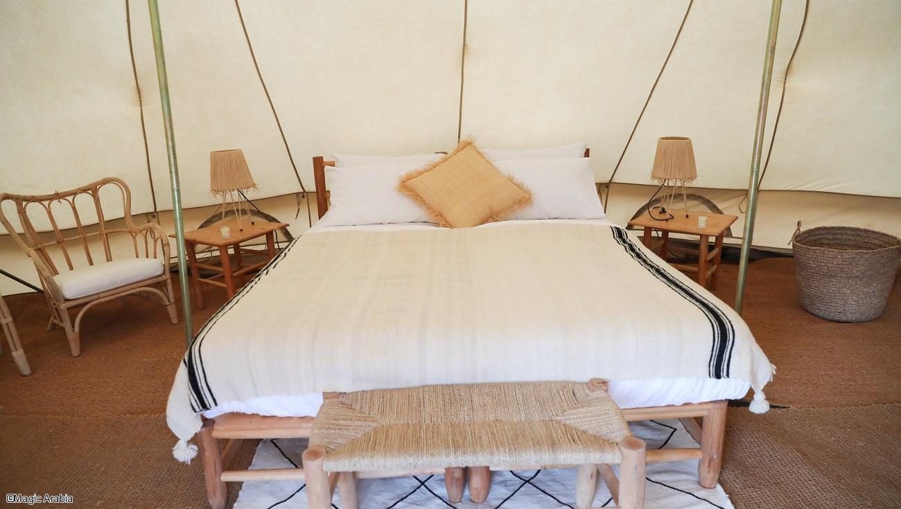 magic-camps-private-tente-de-luxe-avec-lit-double.